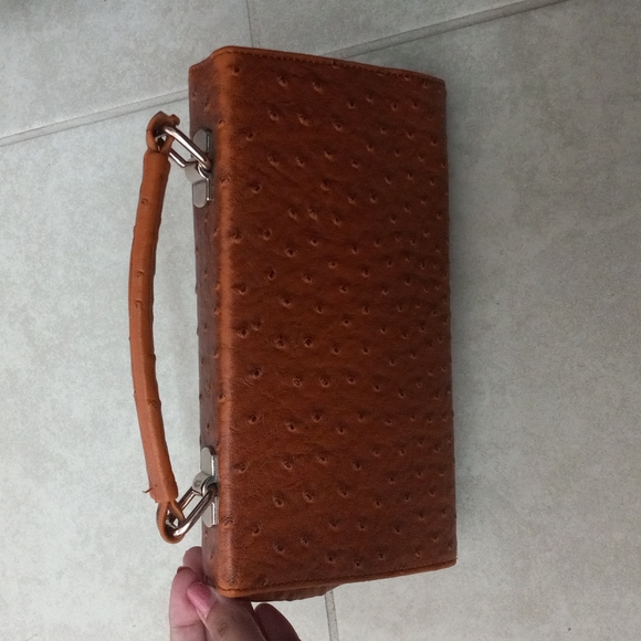 ~ Chic orangish brown purse ~ Dimensions are 11 by 8 ~ - Picture 4 of 7